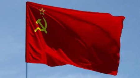 Под Одессой завели уголовное дело на мужчину, который вывесил советский флаг (ФОТО)