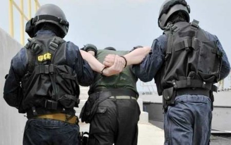 ФСБ опубликовала кадры задержания и допроса неадекватного украинского военного в Крыму (ВИДЕО)