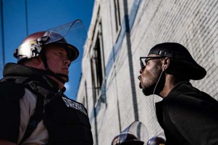 Более 100 правоохранителей пострадали в Вашингтоне во время протестов