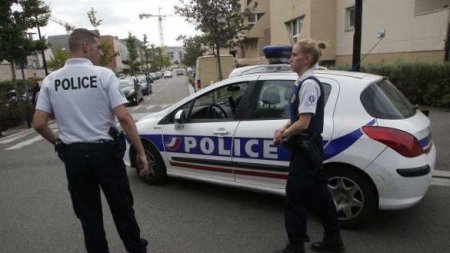 Французским полицейским запретили удушение задержанных