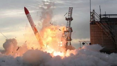 Япония не смогла повторить успех Илона Маска: ракета рухнула в море (ВИДЕО)