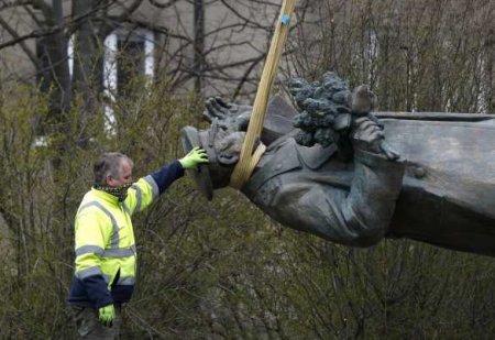 Пражский староста обвинил в сносе памятника Коневу… Россию — МИД ответил наглецу