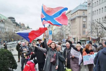 Русофобия на марше: от сноса памятника в Чехии до гонений на патриотов в Челябинске (ВИДЕО)