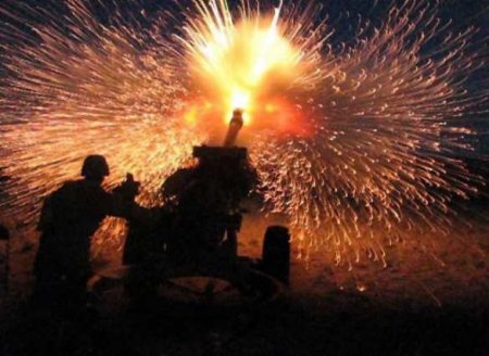 Манёвр огнём: Армия ЛНР ведёт усиленную боевую подготовку (ВИДЕО)