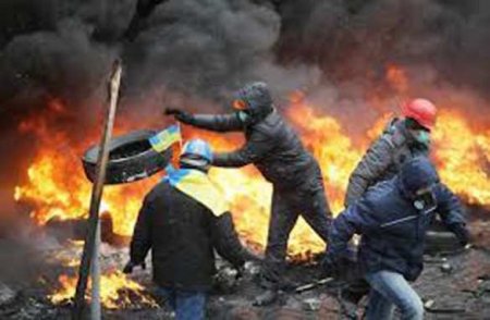 «Для патриотического воспитания»: Зеленского просят утвердить закон о сжигании шин в школах и детсадах