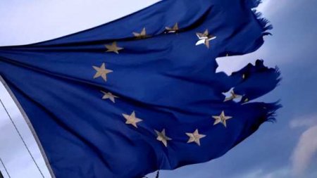 Флаг ЕС вызвал бурную реакцию на митинге белорусской оппозиции (ВИДЕО)