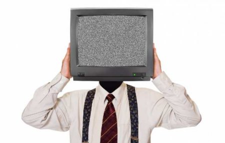 «Ютуб» или телевизор — кому больше веры?