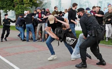 Протесты в Белоруссии: на улицы вышли студенты, начались задержания (ФОТО, ВИДЕО)