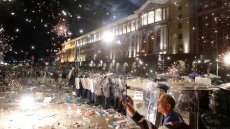 Народный бунт в Болгарии: жестокие столкновения, множество пострадавших, Совет Европы грозит Софии (ФОТО)