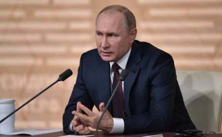 Песков сообщил об отмене прямой линии с Путиным в этом году