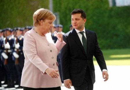 Зеленский провёл переговоры с Меркель по последним событиям на Донбассе