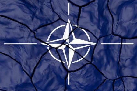 Раскол в НАТО: Франция и Турция обменялись обвинениями из-за Карабаха