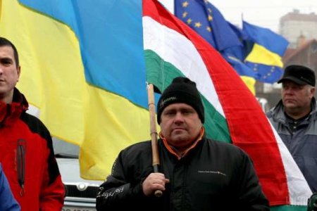 «Коварный удар»: Украина обвинила Венгрию во вмешательстве в выборы и пообещала жёсткий ответ