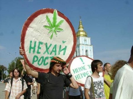 Страна в руинах, пора забыться в наркотическом угаре: украинцы поддержали легализацию марихуаны
