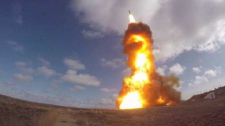 Сквозь облака: Минобороны показало видео пуска новой противоракеты (ВИДЕО)
