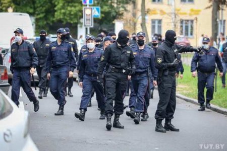 Минск: в толпе протестующих звучат выстрелы (ФОТО, ВИДЕО)