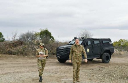 Алиев сел за руль броневика и с красоткой Мехрибан помчался в Карабах (ФОТО, ВИДЕО)