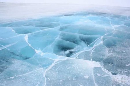 Дальний Восток: мост на остров Русский всё ещё скован льдом
