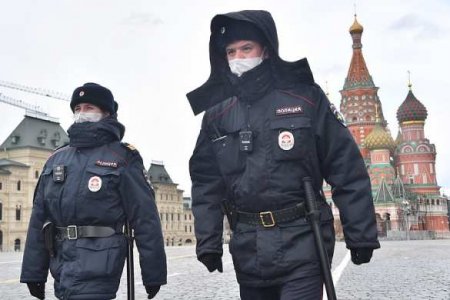 Полицейский ранил 13-летнюю девочку в Москве: кадры происшествия (ВИДЕО)