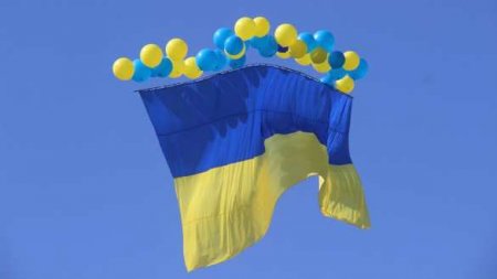 Дутый «прапор» Украины запустили в сторону Горловки (ФОТО)