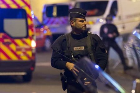 Продление карантина и введение комендантского часа: Франция не выдержала давления эпидемии