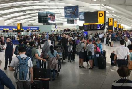 Эвакуация, как в войну: жители Лондона бегут, Италия и Бельгия отменяют все рейсы в Британию (ФОТО, ВИДЕО)
