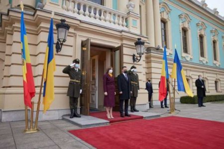 «Президент Молдавии не боится назвать Крым украинским», — Зеленский