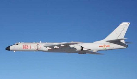 Китайские ВВС имитировали ракетный удар по авианосцу США (ВИДЕО)