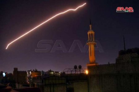 МОЛНИЯ: Враг наносит ракетные удары по Сирии (ВИДЕО)