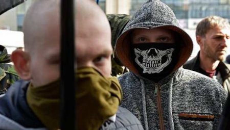 «Вы пришли убивать нас?» — украинские неонацисты закрывают ещё один TV-канал — ПРЯМАЯ ТРАНСЛЯЦИЯ