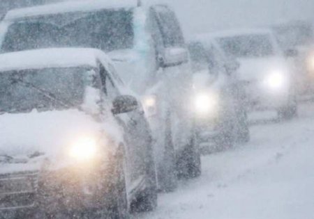 Москва в снежном плену: столицу сковали заторы, город встал (+ВИДЕО)