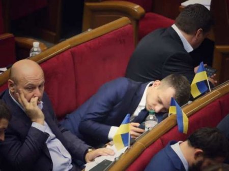 На Украине депутаты отменили заседание, потому что «не высыпаются»