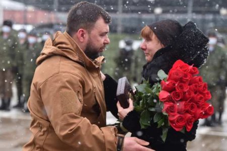 Глава ДНР передал государственные награды семьям погибших военнослужащих (ФОТО, ВИДЕО)
