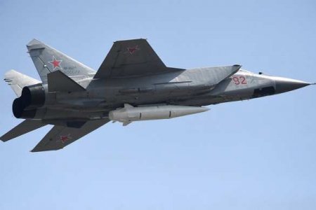 МиГ-31 перехватил американский самолёт-разведчик на подлёте к России (ВИДЕО)
