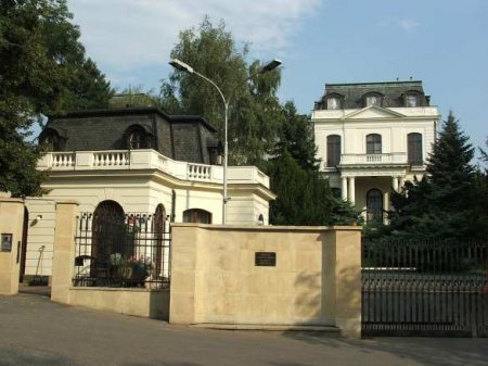 В Чехии атаковали посольство России (ФОТО)