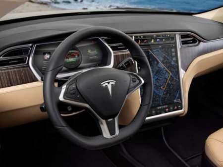 В США разбился управляемый роботом автомобиль Tesla: все пассажиры погибли