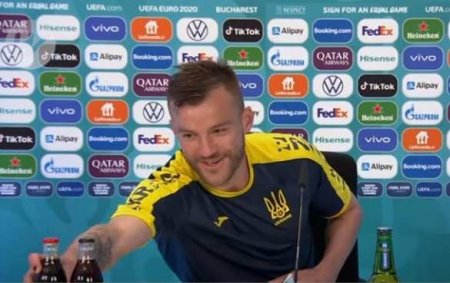 «Coca-Cola, Heineken, свяжитесь со мной!»: игрок сборной Украины придвинул к себе бутылки на пресс-конференции (ВИДЕО)