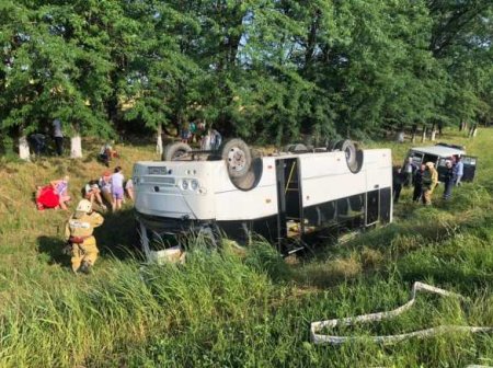 Массовая авария на Кубани: автобус с пассажирами вылетел с дороги (ФОТО, ВИДЕО)