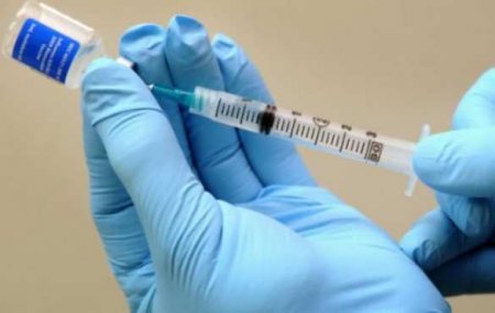 Россиян нужно подталкивать к вакцинации, — глава Минздрава