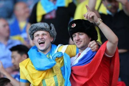 Болельщик в ушанке и российском флаге на киевском стадионе: что было дальше? (ФОТО)