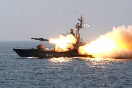 С борта корабля ВМС США увидели манёвры российских военных в Чёрном море (ВИДЕО)