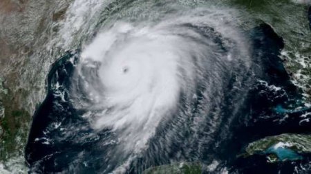 На США идёт ураган «Эльза»