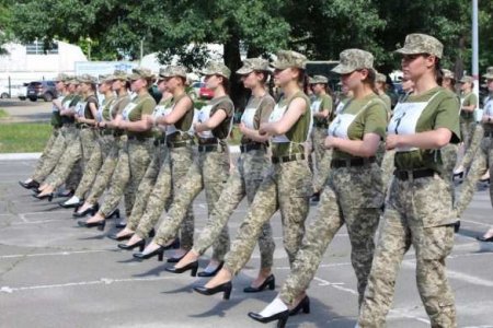 «Психические больные»: норвежцы высмеяли марширующих на каблуках украинских военных