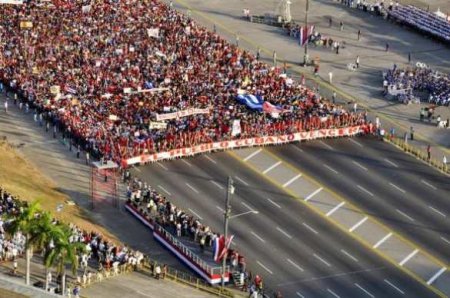 Президент Кубы призвал коммунистов выйти на улицы, чтобы противостоять «контрреволюционным наёмникам»