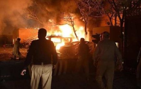 Десятки погибших и раненых: в Пакистане взорвался автобус с китайскими специалистами