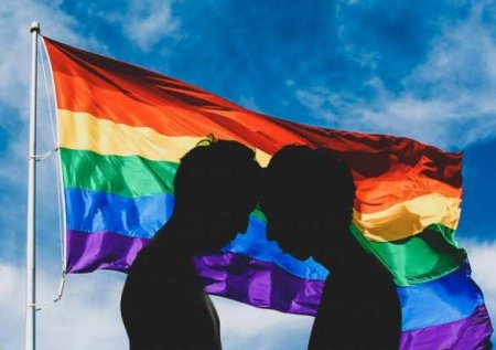 Не дождавшись разрешения однополых браков в России, лесбиянка решила сменить пол (ВИДЕО)
