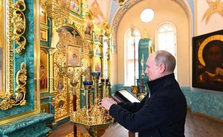 Путин посетил самый северный монастырь России, где приложился к чудотворной иконе (ФОТО, ВИДЕО)