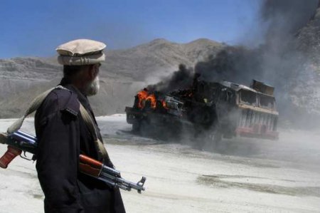 Западные послы бегут из Афганистана кто как может (ФОТО)