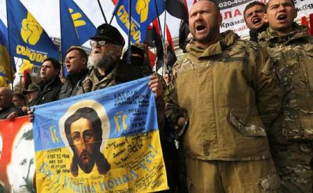 Украинские неонацисты перед офисом Зеленского требовали ядерное оружие (ФОТО, ВИДЕО)