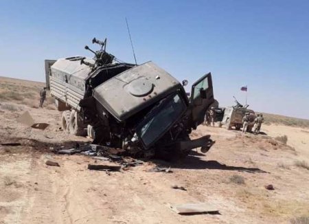 Появились кадры с места подрыва конвоя армии России в Сирии (ФОТО)